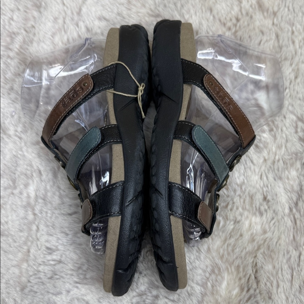 Taos Footwear Brown and Black Sandals - Picture 7 of 11